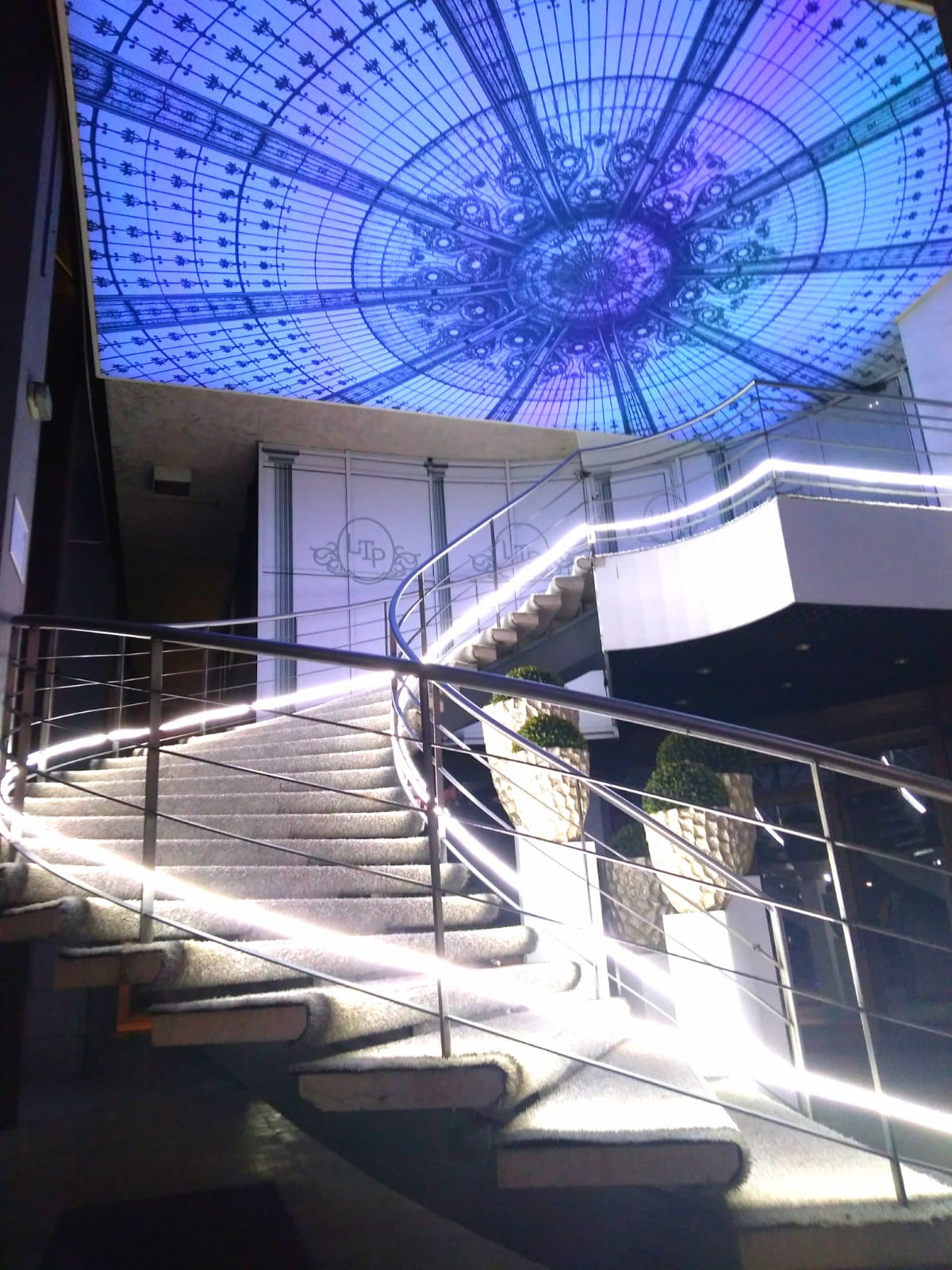 Les Terrasses du Parc — l'entrée de nuit